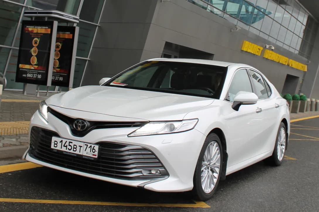 Автомобиль TOYOTA CAMRY